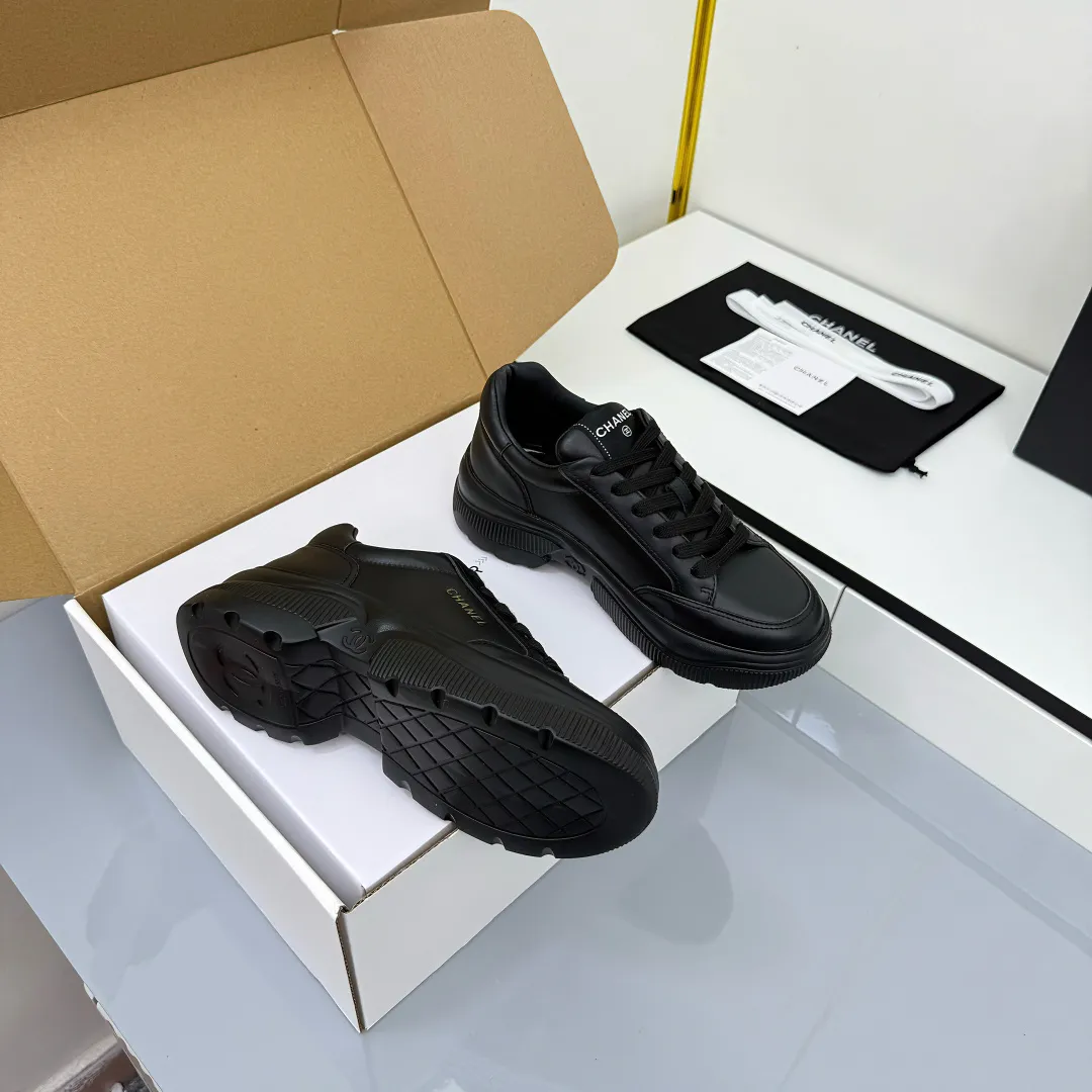 👟👟Ex-factory price 620👟👟 Chanel bread shoes ~ original calfskin panda shoes Chanel 25C latest hot style panda black and white sports shoes casual sneakers Xiaoxiang hot item classic black and white panda color coco girls must pay Fabric: original custom mixed sheepskin lining: original imported breathable mesh lining outsole: Original molded rubber + TPU combination Size: Women's 35-41